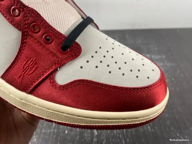 MaikeSneakers x Trophy FN0432-100 Air Away Jordan Room OG 1 Low 0421
